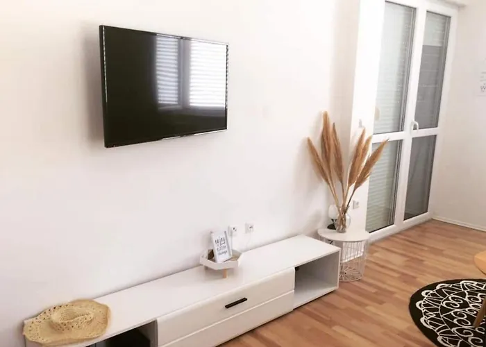 Apartman La Eva Pag - One Bedroom With Balcony And Sea View Pag Town